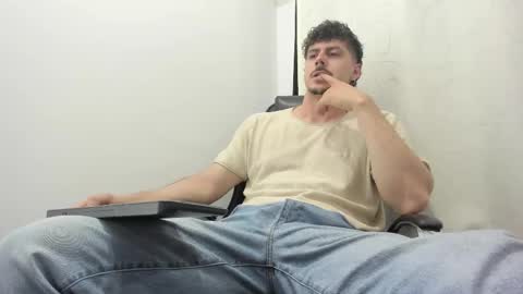 Snapshot of harrydaviss chatting on September 27, 5:12 am alpha online show from September 27, 5:12 am