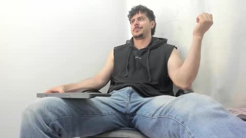 Snapshot of harrydaviss chatting on October 15, 3:28 am alpha online show from October 15, 3:28 am