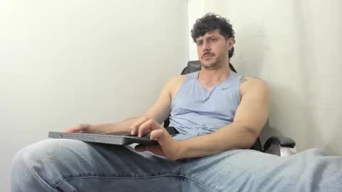 Snapshot of harrydaviss chatting on October 28, 4:16 am alpha online show from October 28, 4:16 am