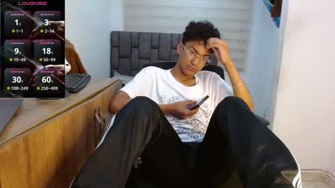 Snapshot of harrytwink18 chatting on September 10, 2:50 pm HARRY online show from September 10, 2:50 pm