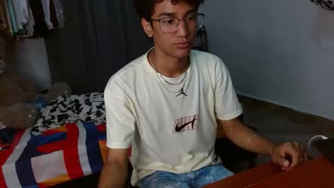 Snapshot of harrytwink18 chatting on February 16, 9:11 pm HARRY online show from February 16, 9:11 pm