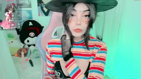 Snapshot of haru_lee chatting on October 12, 2:10 am Haru online show from October 12, 2:10 am