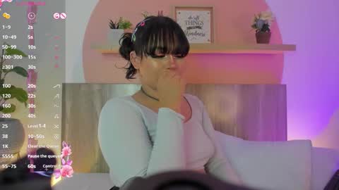 Snapshot of harubun chatting on October 29, 5:10 am L A U R A online show from October 29, 5:10 am