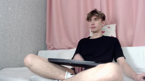 Snapshot of harvey_foster chatting on December 18, 11:16 am harvey_foster online show from December 18, 11:16 am