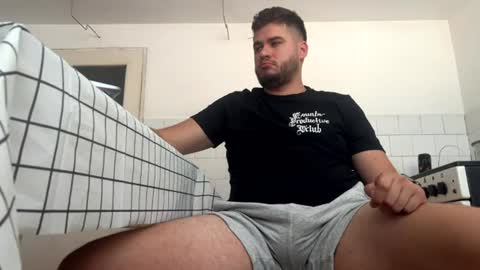Snapshot of hasabigonev14 chatting on August 3, 9:26 am THEBIGONEV14 online show from August 3, 9:26 am