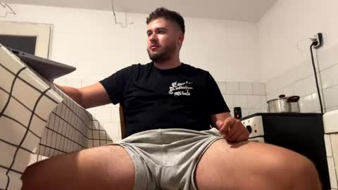 Snapshot of hasabigonev14 chatting on August 3, 9:40 pm THEBIGONEV14 online show from August 3, 9:40 pm