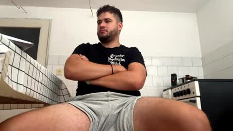 Snapshot of hasabigonev14 chatting on August 6, 7:10 am THEBIGONEV14 online show from August 6, 7:10 am