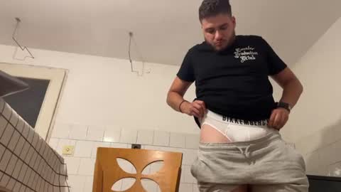 Snapshot of hasabigonev14 chatting on August 6, 7:27 pm THEBIGONEV14 online show from August 6, 7:27 pm