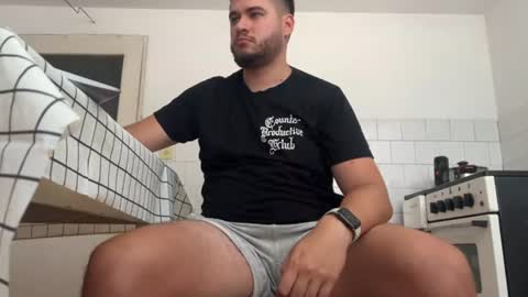 Snapshot of hasabigonev14 chatting on August 7, 8:16 am THEBIGONEV14 online show from August 7, 8:16 am