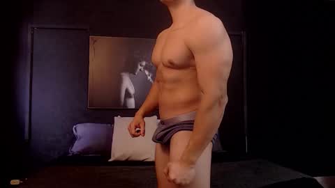 hat_guy01 online show from February 25, 9:24 pm