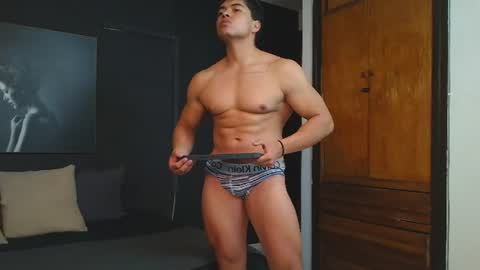 Snapshot of hat_guy01 chatting on July 21, 10:01 pm hat_guy01 online show from July 21, 10:01 pm