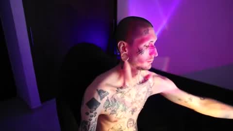 Snapshot of hatsumotokyoto chatting on December 18, 2:39 am More content 2 online show from December 18, 2:39 am