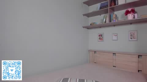 Mia online show from April 29, 5:41 pm