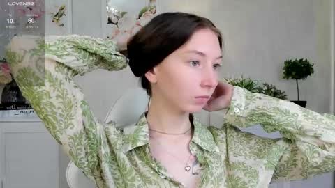 Lola online show from October 13, 9:09 am