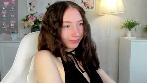 Lola online show from October 25, 8:55 am