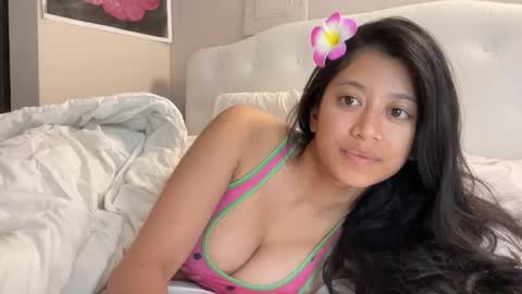 Snapshot of hawaiigirl_ chatting on June 5, 9:31 pm hawaiigirl_ online show from June 5, 9:31 pm