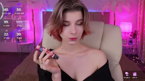 haylaamber online show from December 3, 7:10 am