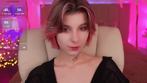 haylaamber online show from December 13, 8:26 pm