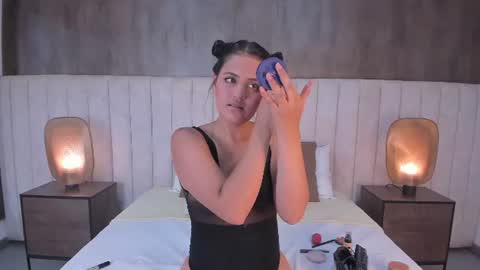 Hayli  online show from June 12, 7:46 pm