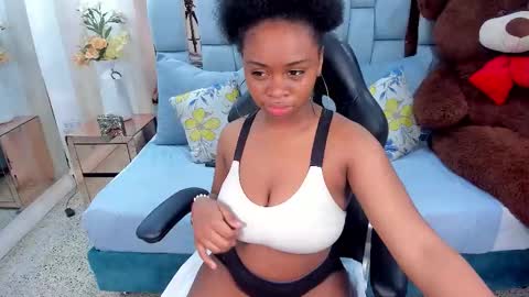 Snapshot of hazel_lanee chatting on October 30, 10:32 pm hazel_lanee online show from October 30, 10:32 pm