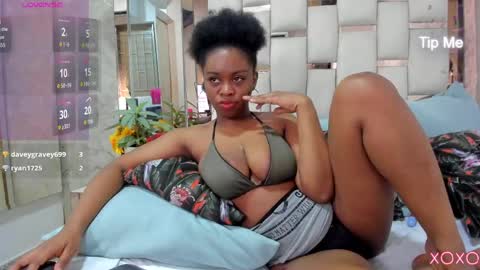 hazel_lanee online show from May 13, 7:06 am