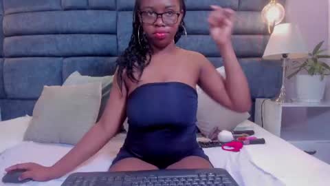 hazel_lanee online show from June 26, 6:29 am
