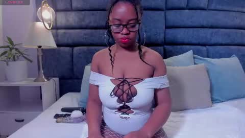 hazel_lanee online show from June 29, 7:58 am