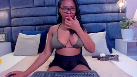 hazel_lanee online show from July 6, 2:19 am
