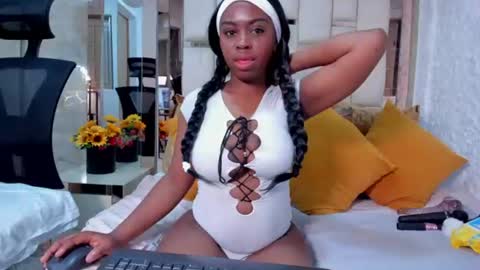 hazel_lanee online show from July 9, 7:45 am