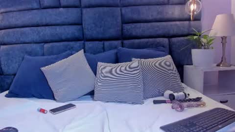 hazel_lanee online show from July 16, 6:19 am