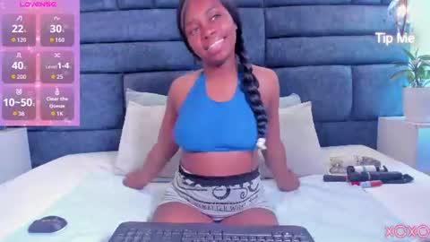 hazel_lanee online show from July 29, 5:16 am