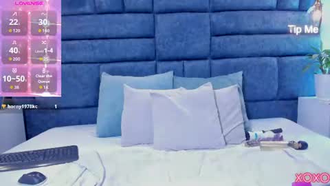 hazel_lanee online show from August 3, 4:33 am