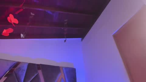 Snapshot of hazel_shy chatting on February 19, 1:29 am Im Hazel online show from February 19, 1:29 am