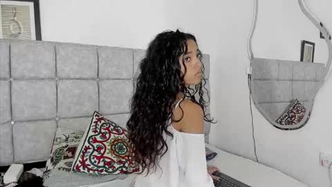Snapshot of hazel_slim_ chatting on February 10, 3:38 pm hazel_slim_ online show from February 10, 3:38 pm