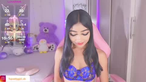Snapshot of hazelbabee_ chatting on November 17, 11:32 pm Lynn online show from November 17, 11:32 pm