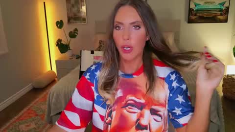 Snapshot of hazeleo chatting on March 9, 5:55 am Hazeleo online show from March 9, 5:55 am