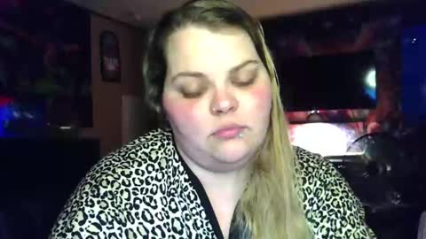 Snapshot of hazeleyez97 chatting on October 22, 6:02 am Hazeleyez97 online show from October 22, 6:02 am