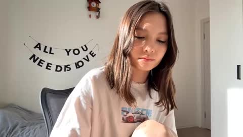 Kira online show from April 25, 1:52 pm