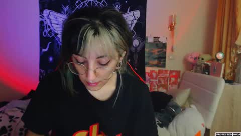 Snapshot of heavenlycreature chatting on March 31, 2:13 am Diana online show from March 31, 2:13 am