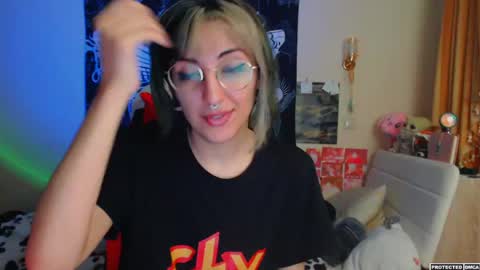 Snapshot of heavenlycreature chatting on April 1, 12:00 am Diana online show from April 1, 12:00 am