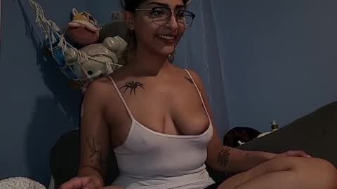 Snapshot of heavensbunny chatting on December 16, 4:45 am heaven the muslim slut online show from December 16, 4:45 am