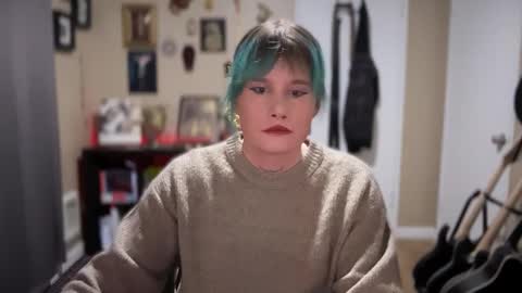 Saoirse online show from December 5, 11:51 pm