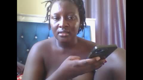 Snapshot of heavy_ebonny chatting on December 17, 6:19 am linah online show from December 17, 6:19 am