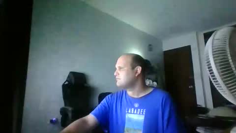 Snapshot of heavy_rebellxc chatting on May 4, 5:36 am Heavy Rebell online show from May 4, 5:36 am