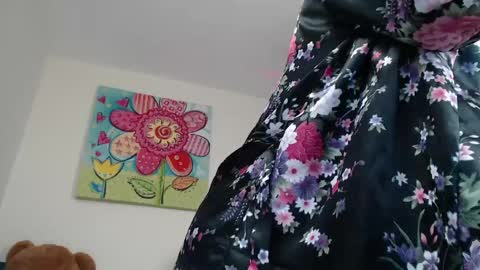 Snapshot of hebelongs2her chatting on May 7, 8:14 pm hebelongs2her online show from May 7, 8:14 pm