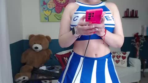 Snapshot of hebelongs2her chatting on June 15, 7:38 pm hebelongs2her online show from June 15, 7:38 pm
