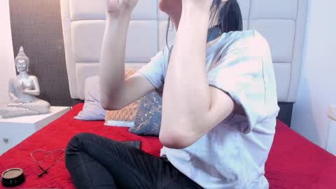 Snapshot of hecate1_ chatting on January 17, 7:27 pm Keira Hecate online show from January 17, 7:27 pm