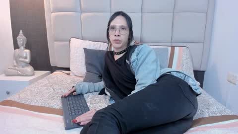 Snapshot of hecate1_ chatting on February 8, 7:16 pm Keira Hecate online show from February 8, 7:16 pm