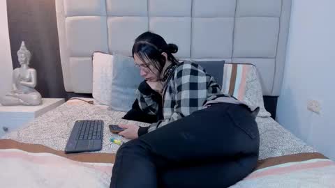 Snapshot of hecate1_ chatting on February 9, 7:30 pm Keira Hecate online show from February 9, 7:30 pm