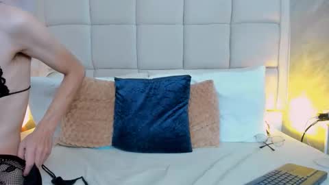 Snapshot of hecate1_ chatting on September 10, 9:04 pm Keira Hecate online show from September 10, 9:04 pm